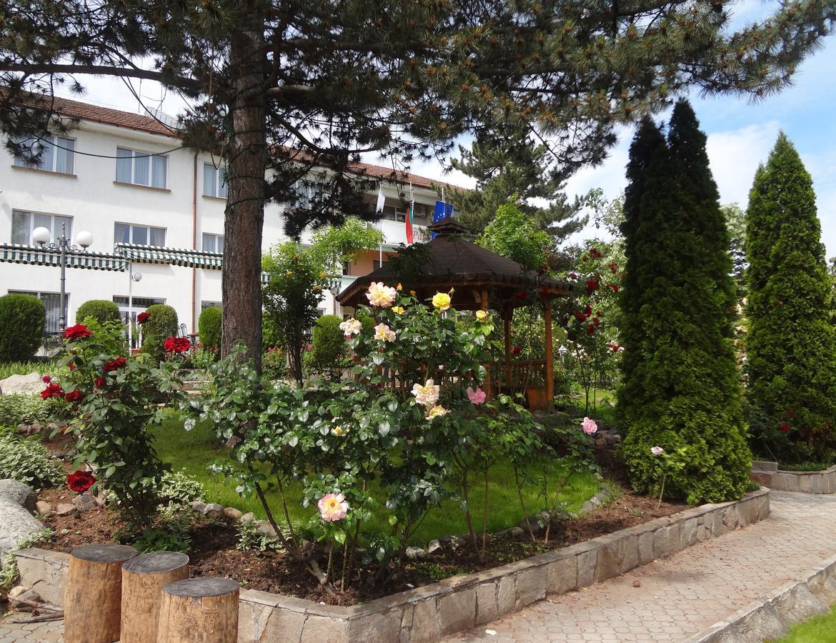 Paradise Hotel Madzharovo Екстер'єр фото
