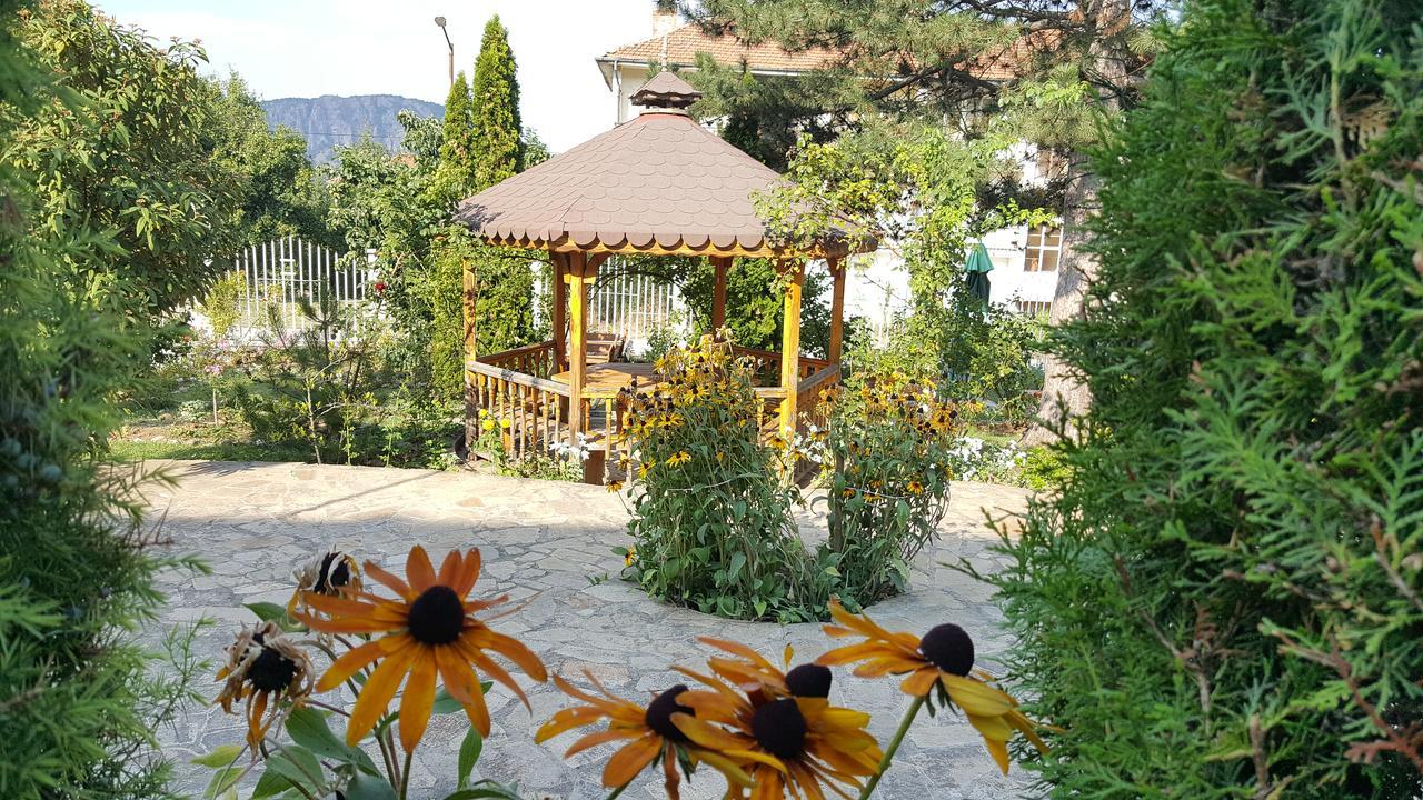 Paradise Hotel Madzharovo Екстер'єр фото